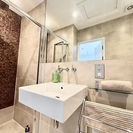 Victorian Modern Two Bedrooms Flat In West Kensington With London Skyline View Exterior photo
